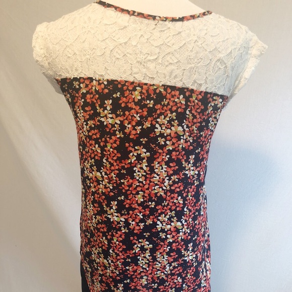 🍍Papermoon mixed material top lace and floral🍍 - Picture 8 of 8